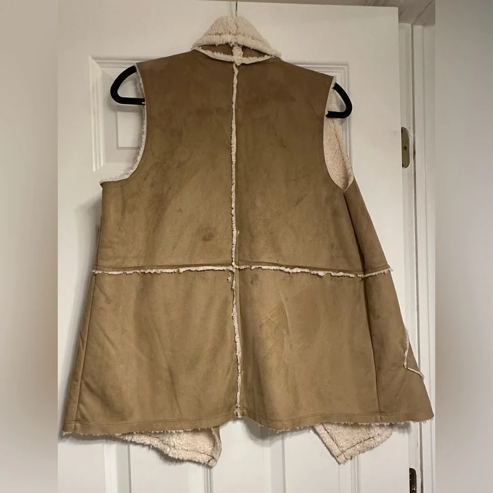 CASLON Vest - Picture 6 of 6